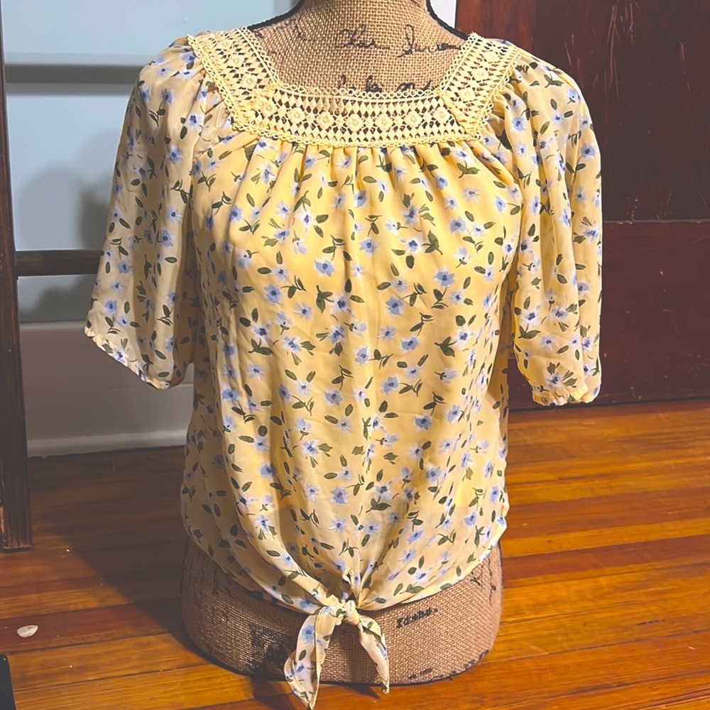 Knit works, blue and yellow floral, size small.